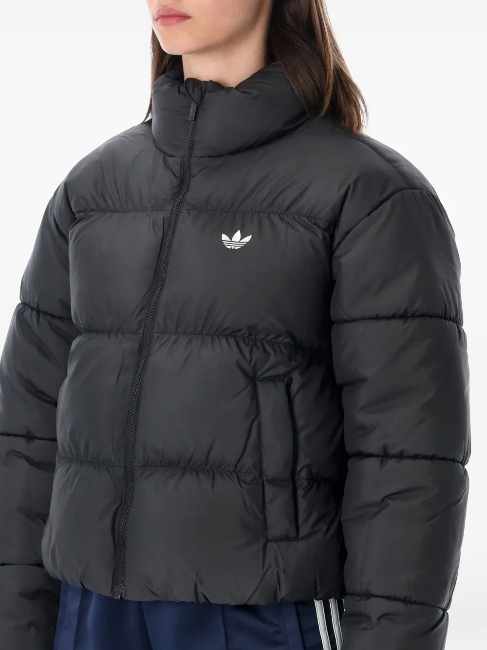 adidas quilted logo-print puffer jacket Zwart