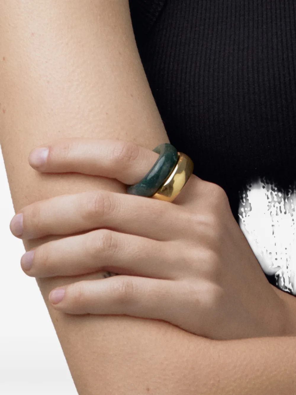 Neeka Studios The Ring stacked-effect open ring - Oro