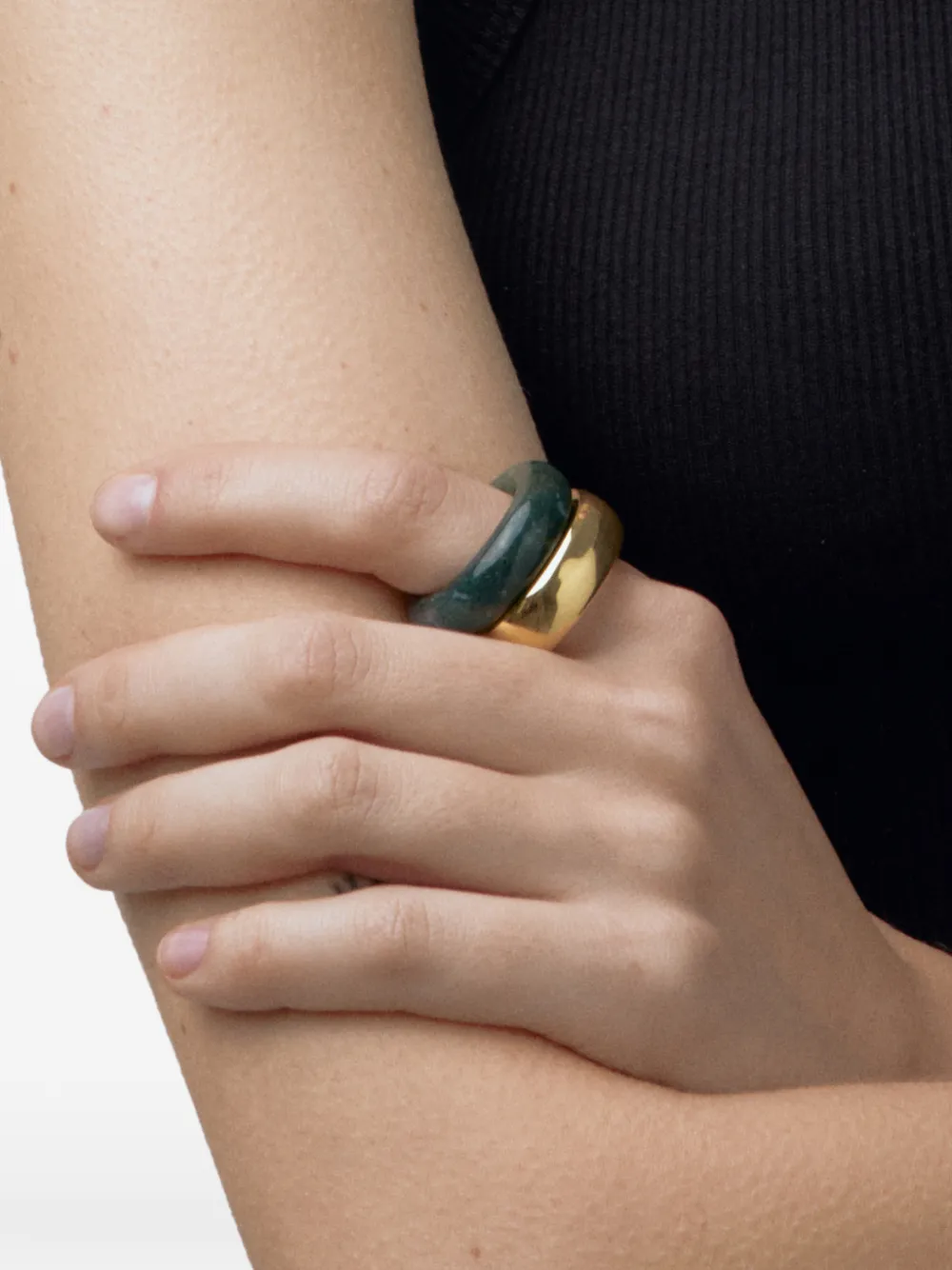 Neeka Studios The Ring stacked-effect open ring - Oro