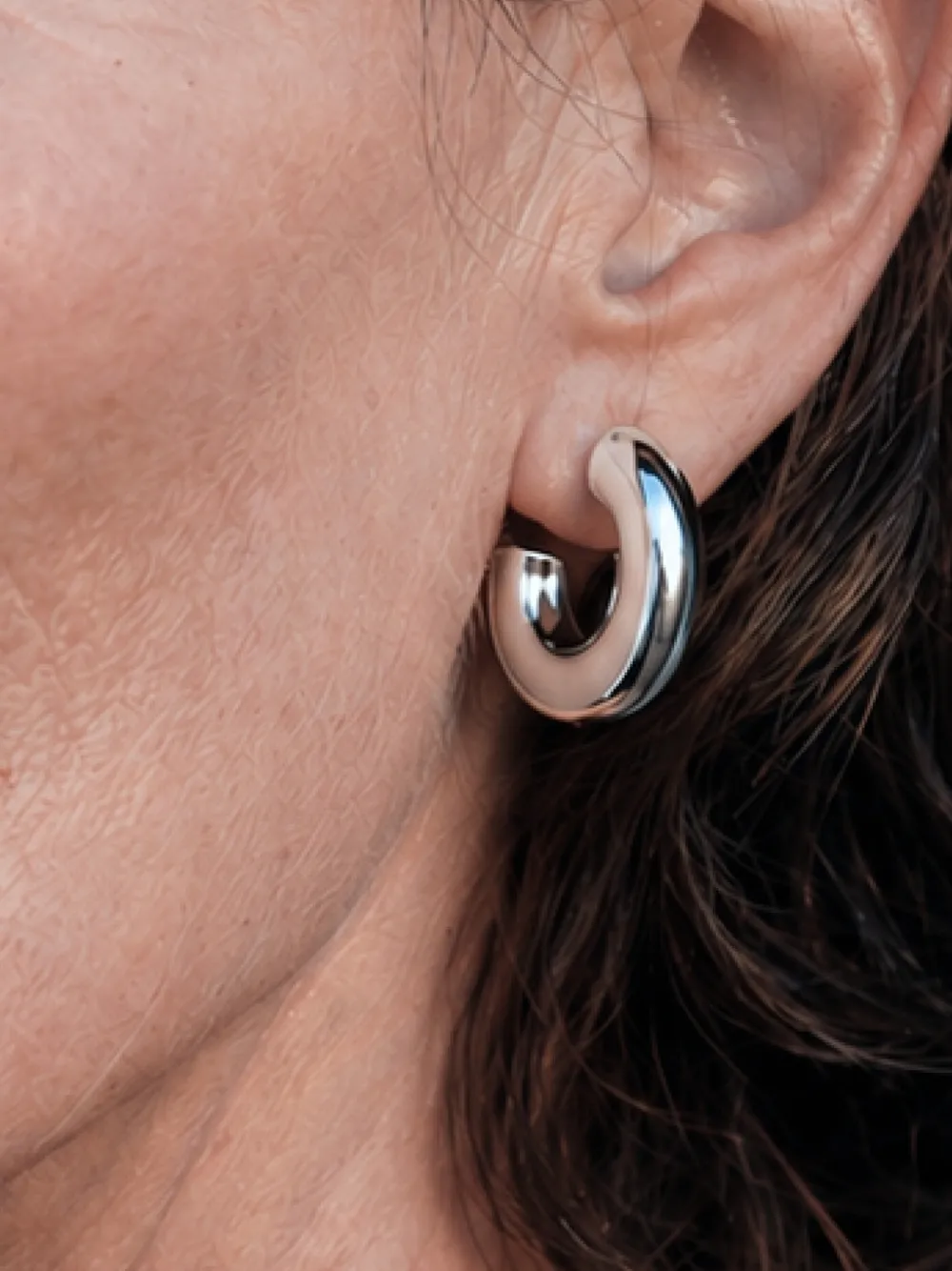 Neeka Studios medium chunky hoop earrings - Argento