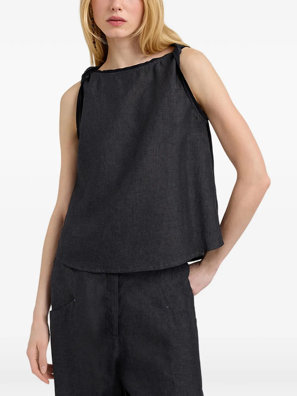 MOMONÌ Tanktop met torchon bandje en split Zwart
