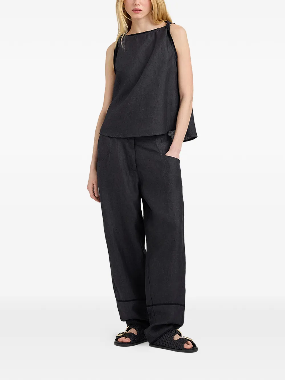 MOMONÌ Tanktop met torchon bandje en split Zwart