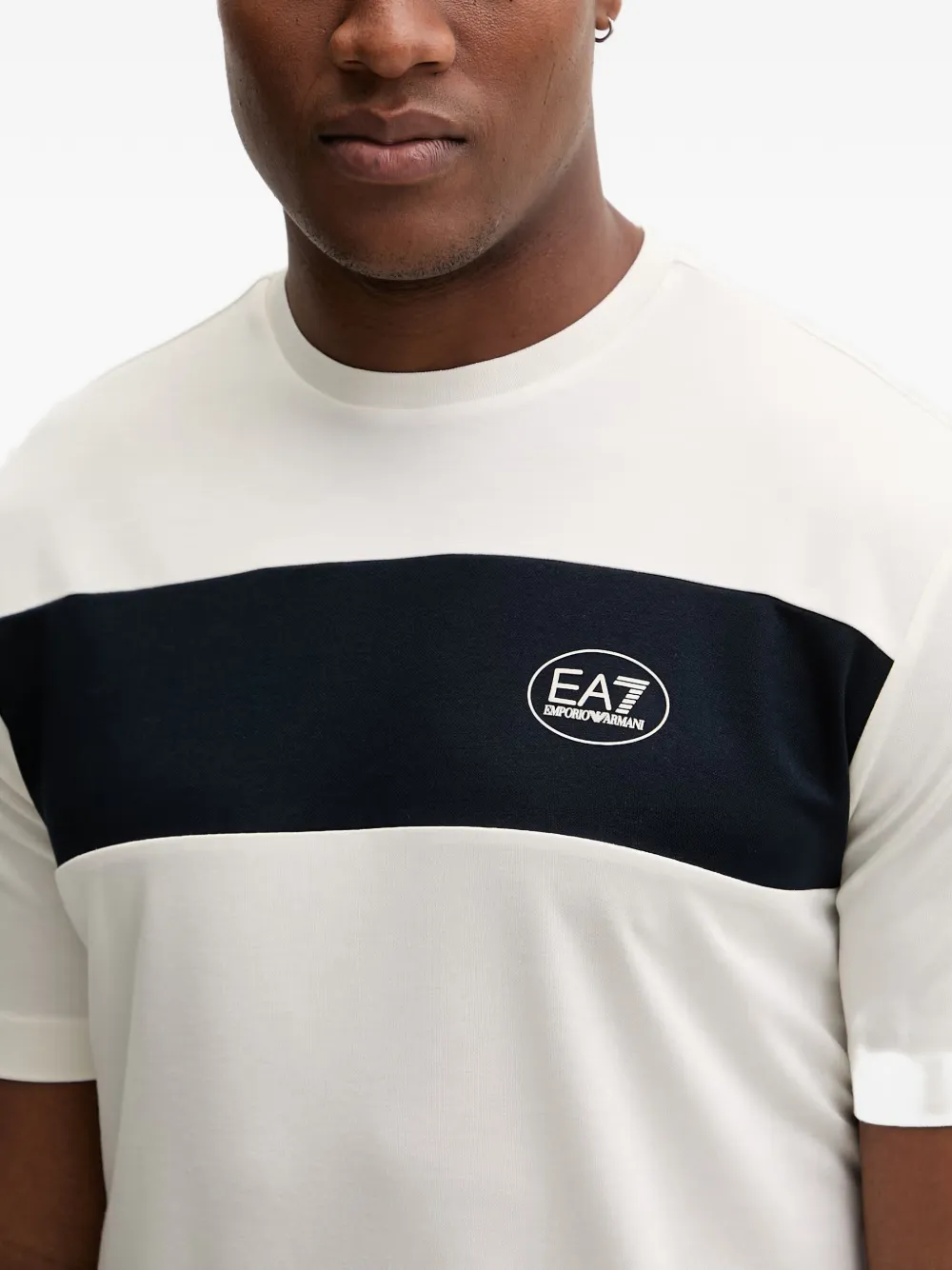 Ea7 Emporio Armani T-shirt met logopatch Beige