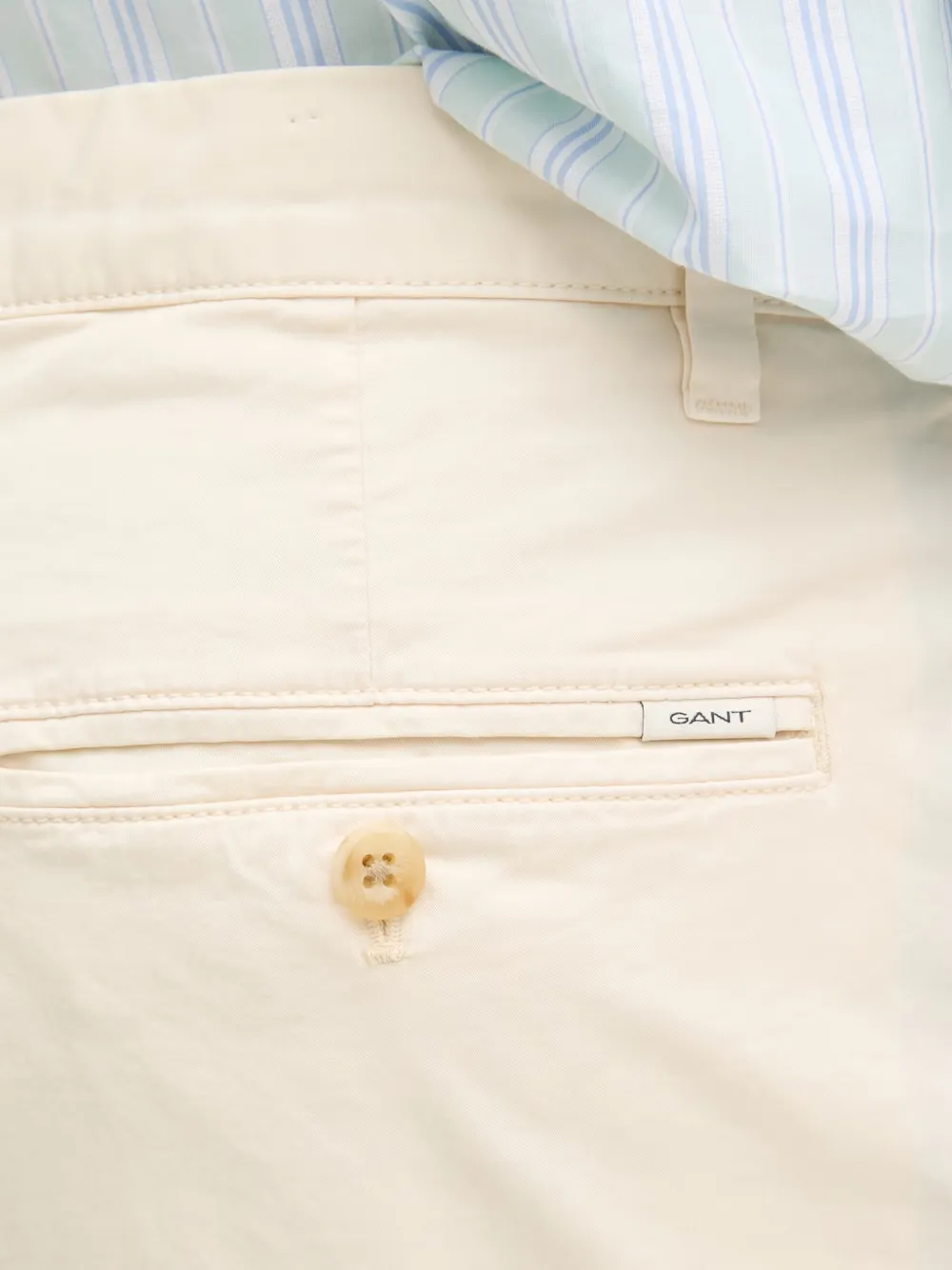 Gant Shorts met logo Beige