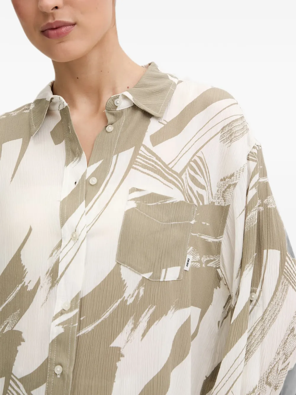 DKNY Blouse met abstracte print en borstzak Wit