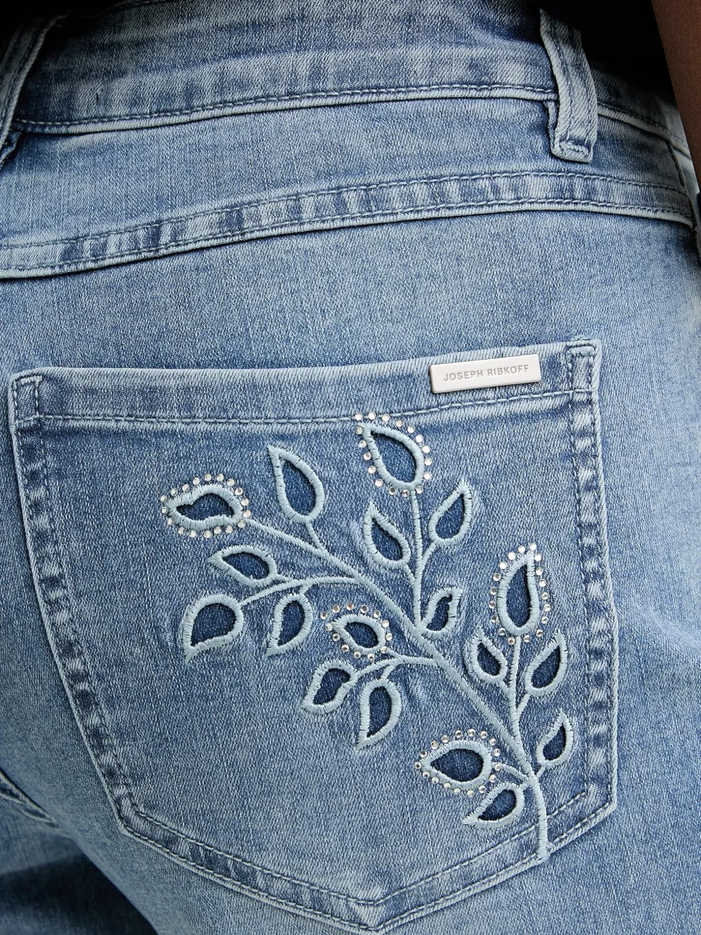 Joseph Ribkoff Gerafelde jeans met geborduurde ringlets Blauw
