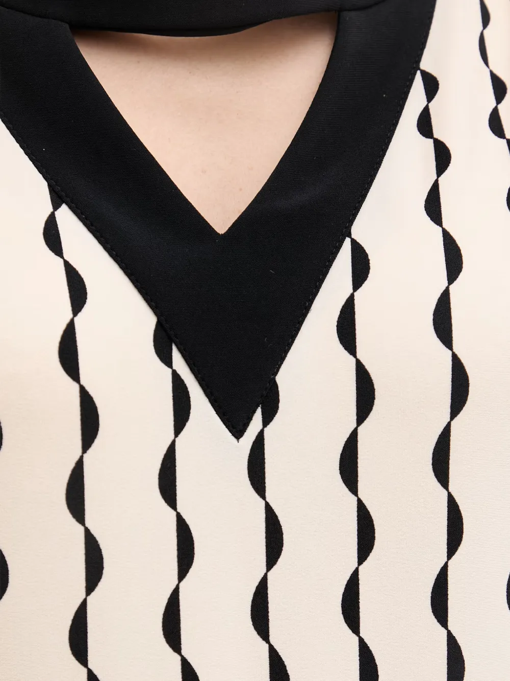 Joseph Ribkoff Midi-jurk met geometrische print en uitgesneden details Beige
