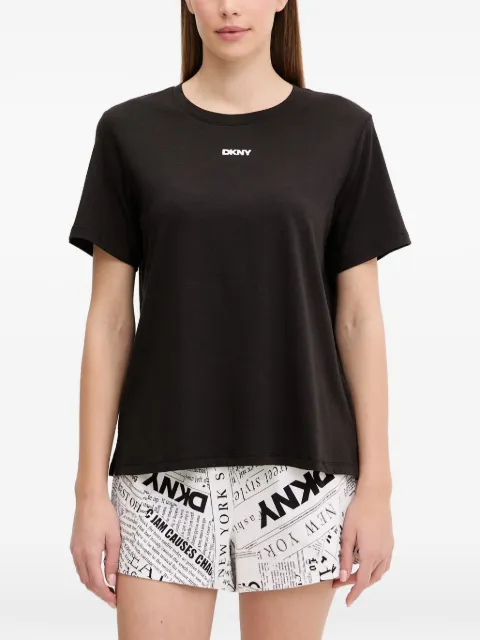 DKNY pyjama à logo imprimé et motif papier journal