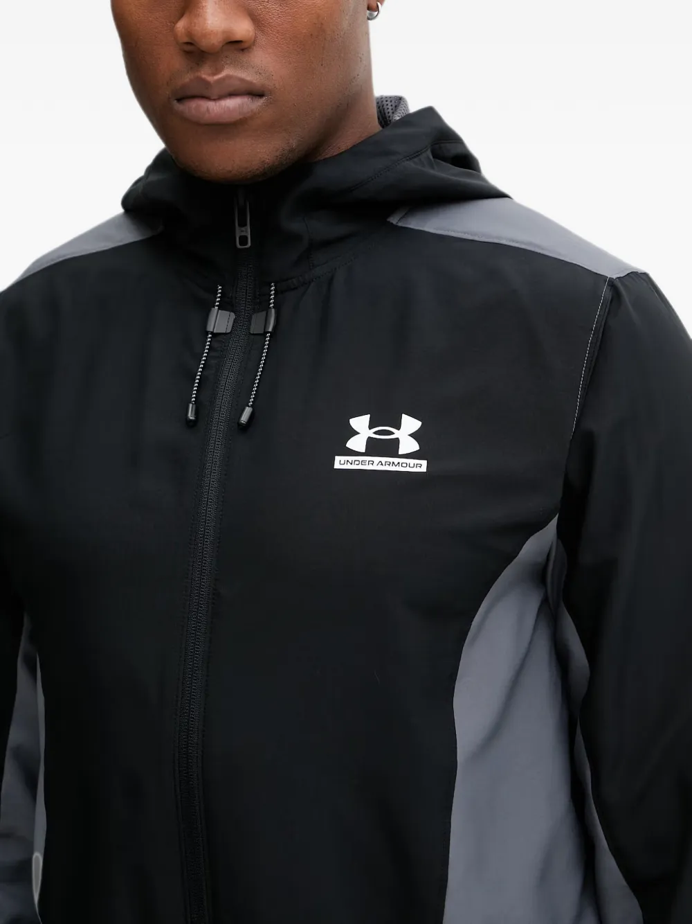Under Armour Tech™ Sport Woven jack met capuchon met trekkoord en colourblocking Zwart