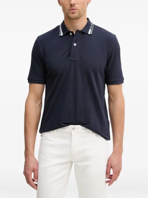 Blauer playera tipo polo manga corta con parche del logo