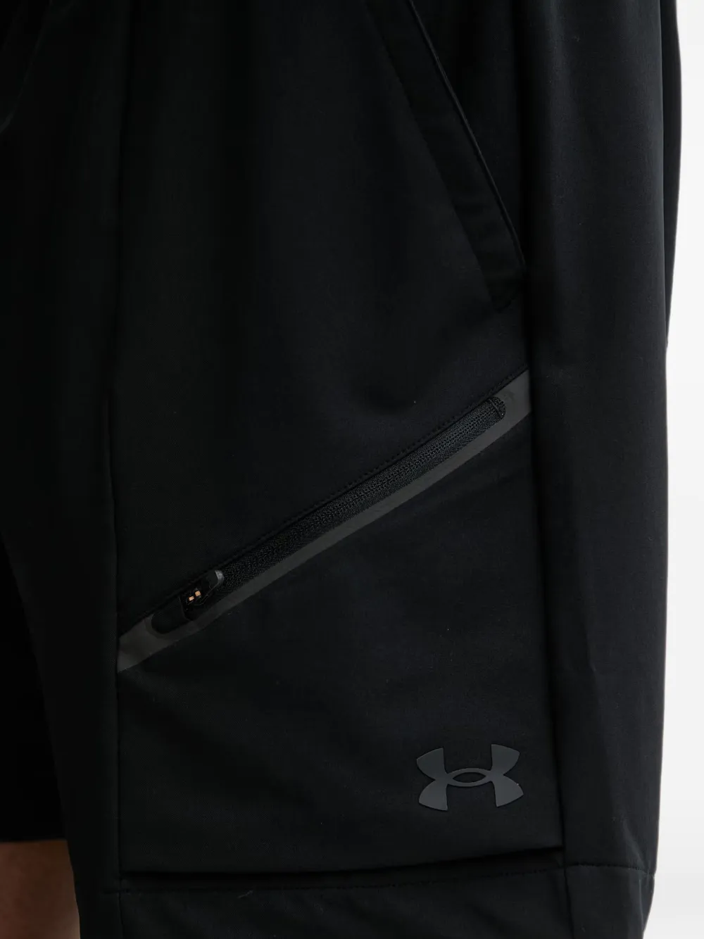Under Armour Unstoppable Woven shorts met elastische taille en logo-print Zwart
