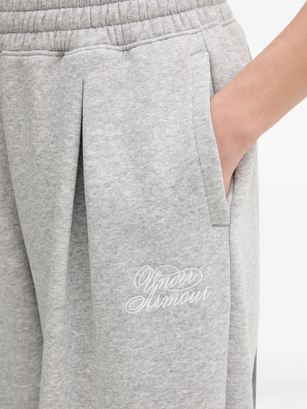 Under Armour Rival Fleece Script geplooide trainingsbroek met wijde pijpen Grijs