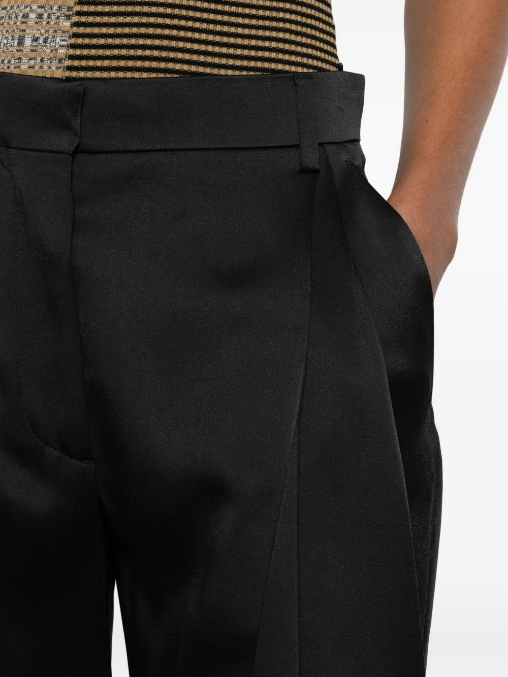 Stella McCartney Geplooide broek met satijnen afwerking Zwart