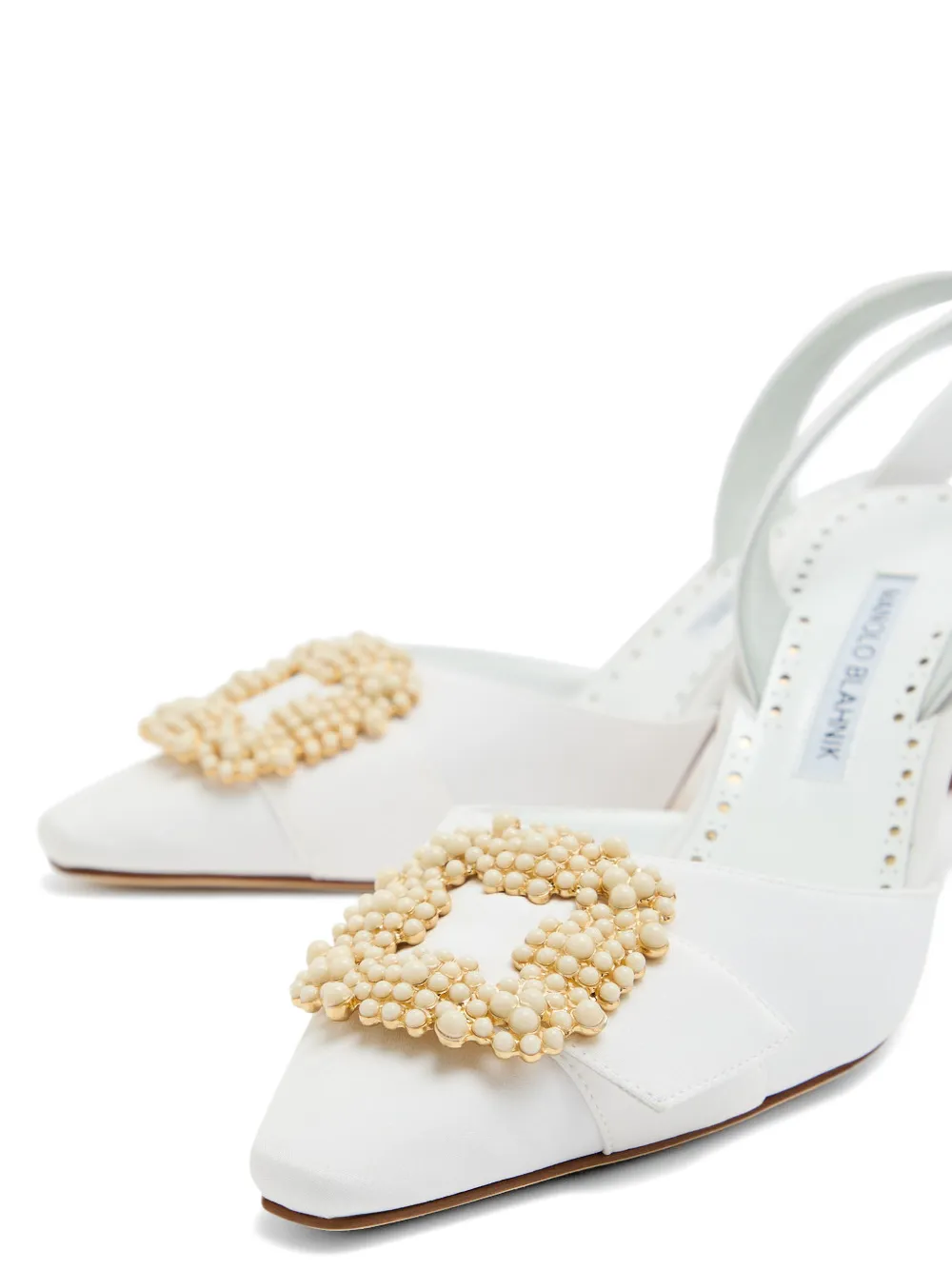 Manolo Blahnik Gibsli pearl-buckle slingback heeled pumps Wit