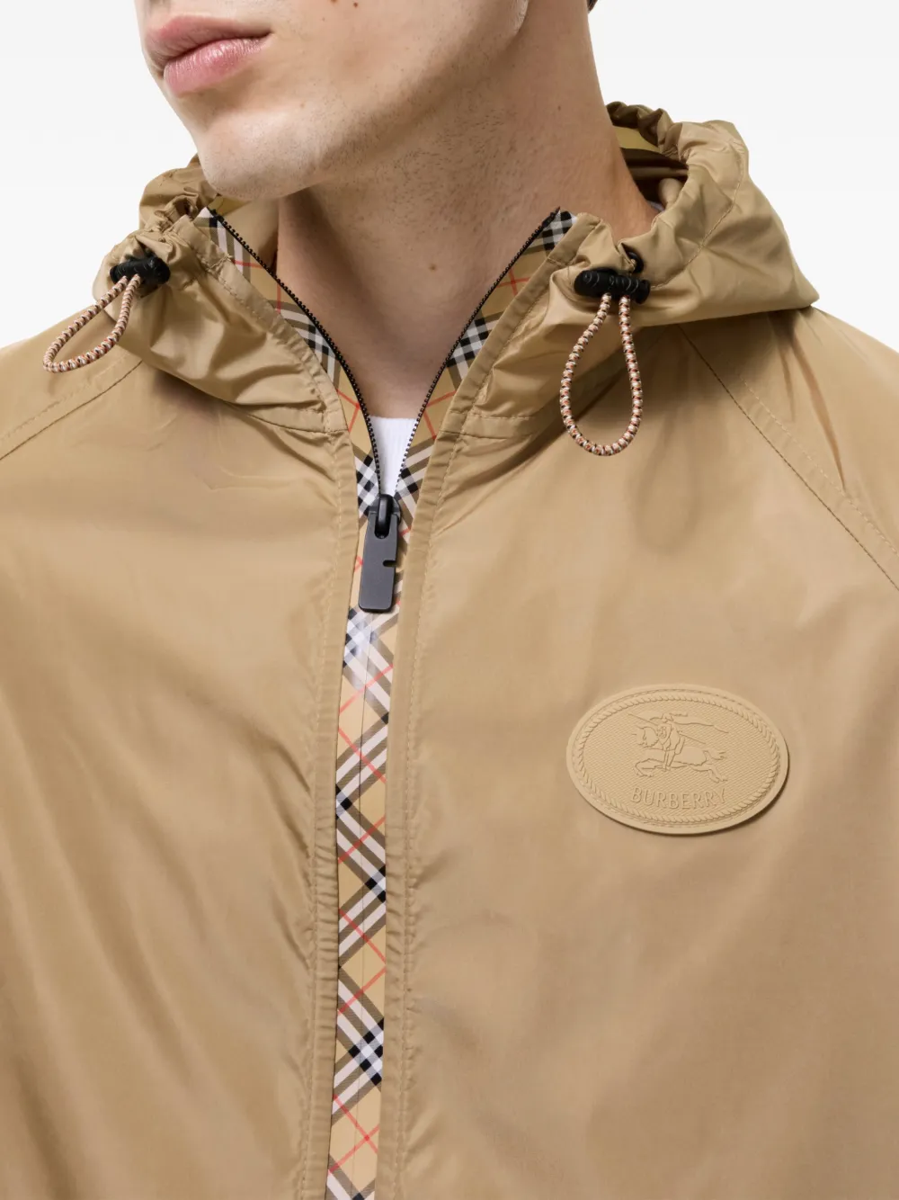Burberry Jack met geruite band en capuchon Beige