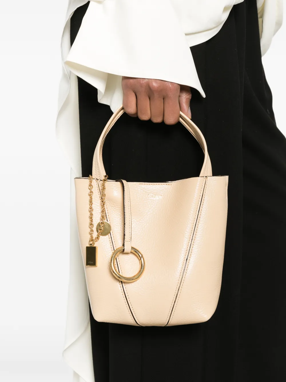 Chloé Kleine leren shopper met ringdetail Beige