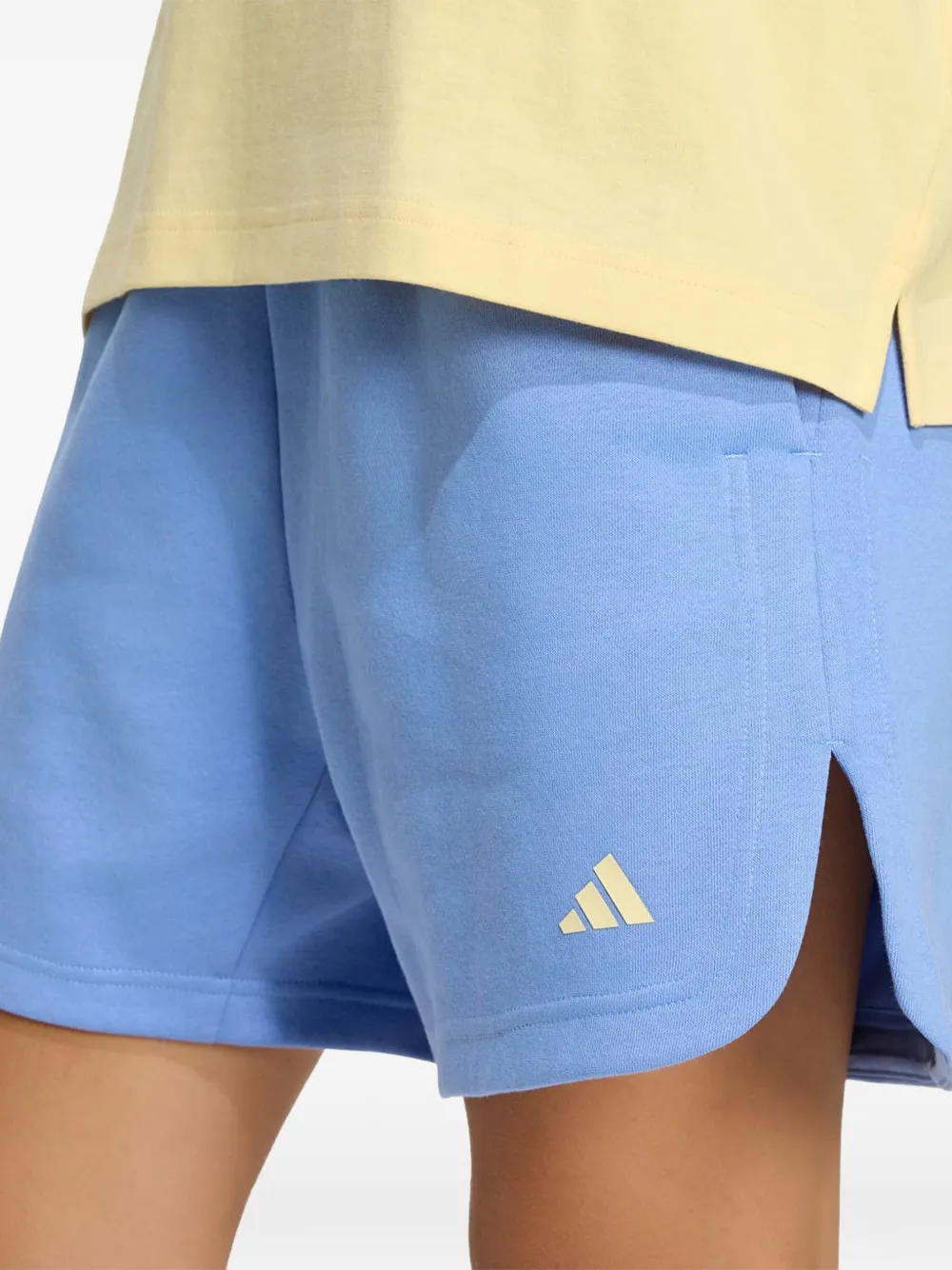 adidas logo-print side-slit shorts Blauw