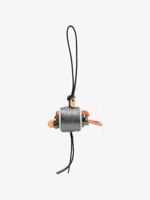 Anya Hindmarch تعليقة شنطة ميتاليك بنقش سوشي