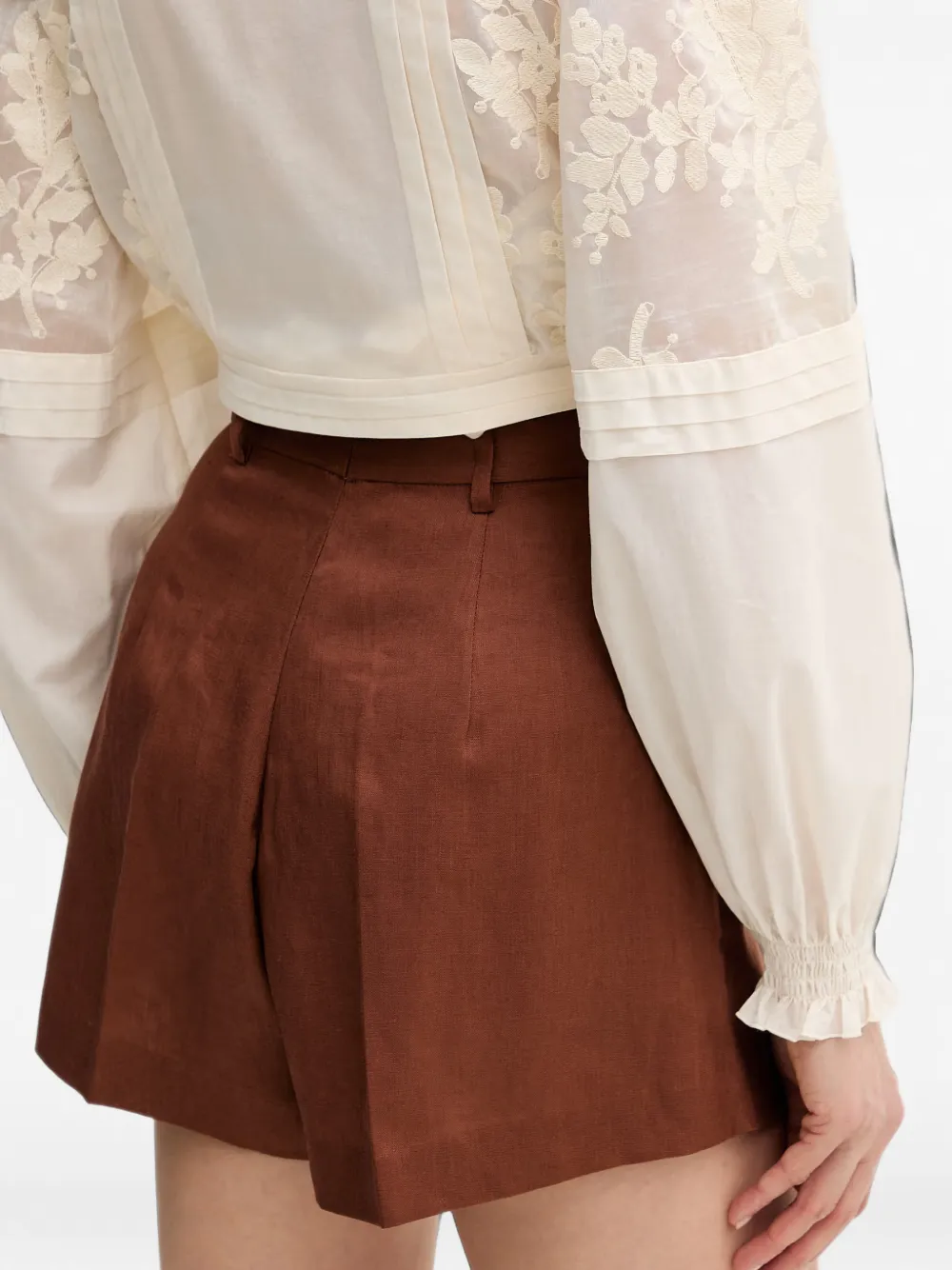 Silvian Heach Posane geplooide high-waist shorts Bruin