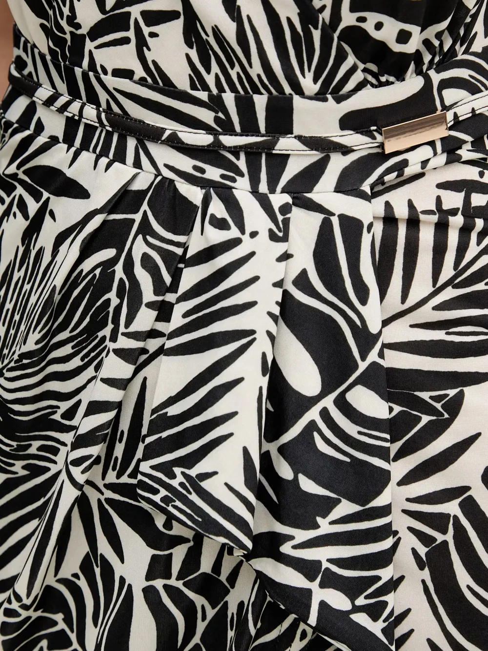 Morgan Wikkeljurk met bladerprint Beige