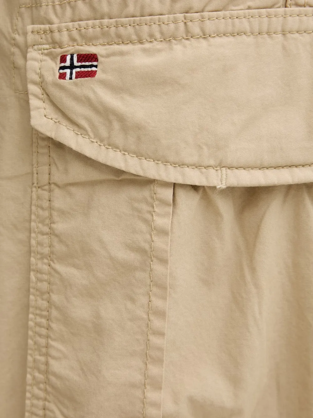 Napapijri Noto cargoshorts met logo-patch Beige