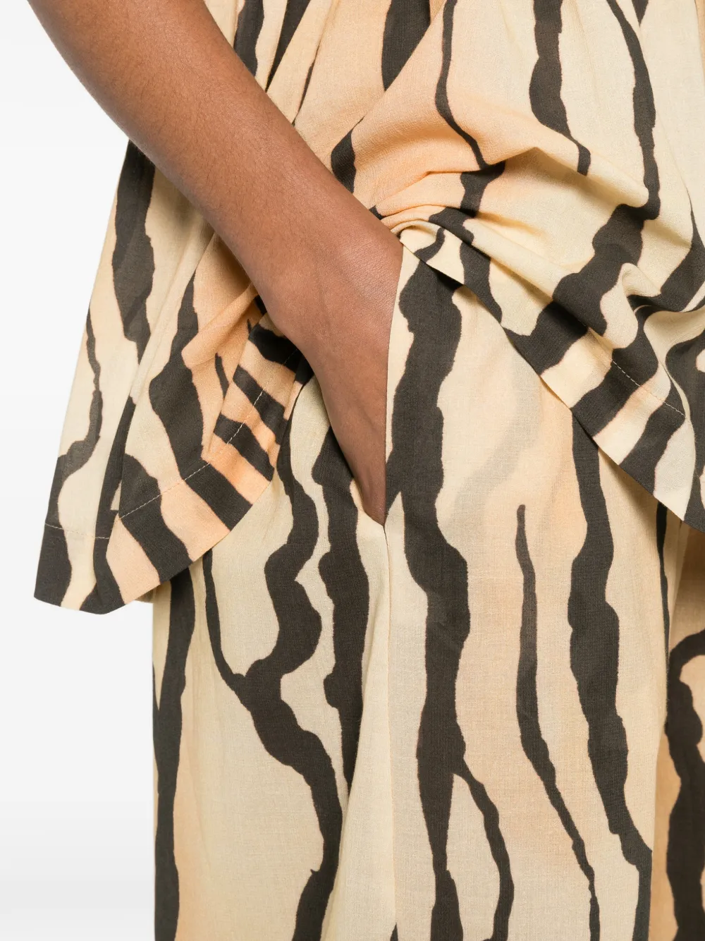 Nanushka Zoela broek met wijde pijpen en tijgerprint Oranje