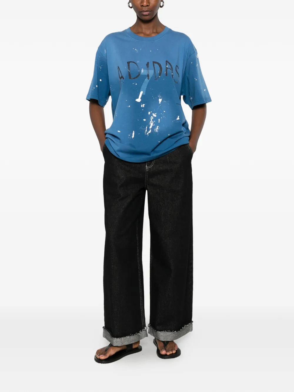 adidas x T-shirt met verfspatten en logoprint Blauw