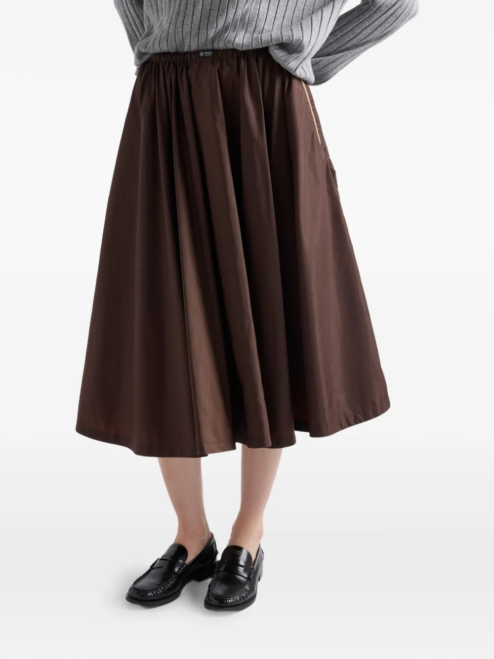 Prada Lichtgewicht gesmockte re-nylon rok Bruin