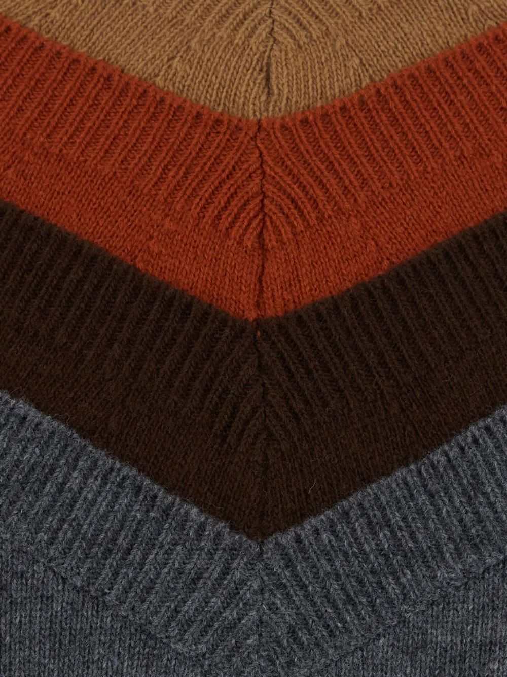 Jucca Trui met V-hals en chevron-patroon Grijs
