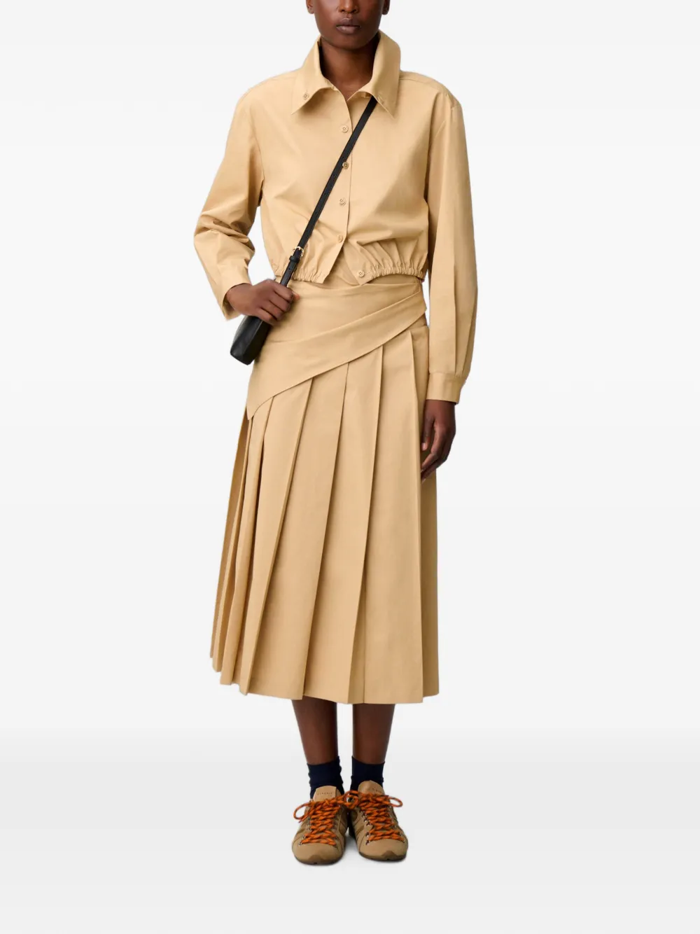 Claudie Pierlot Cropped blouse met hoge hals Beige