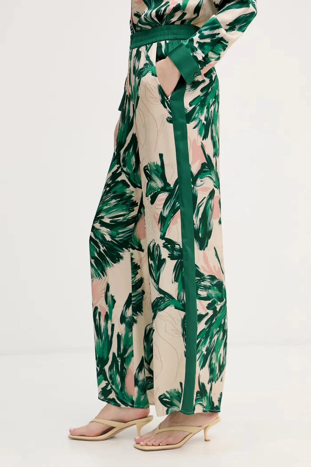 Marc Aurel Broek met bloemenprint Beige