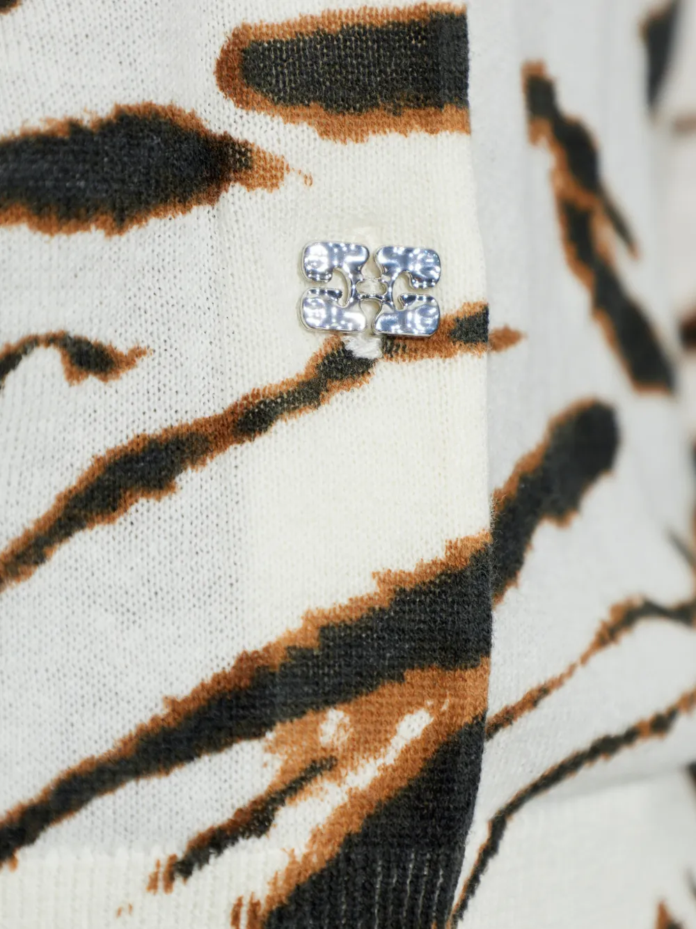 GANNI Vest met geborduurd logo en tijgerprint Beige