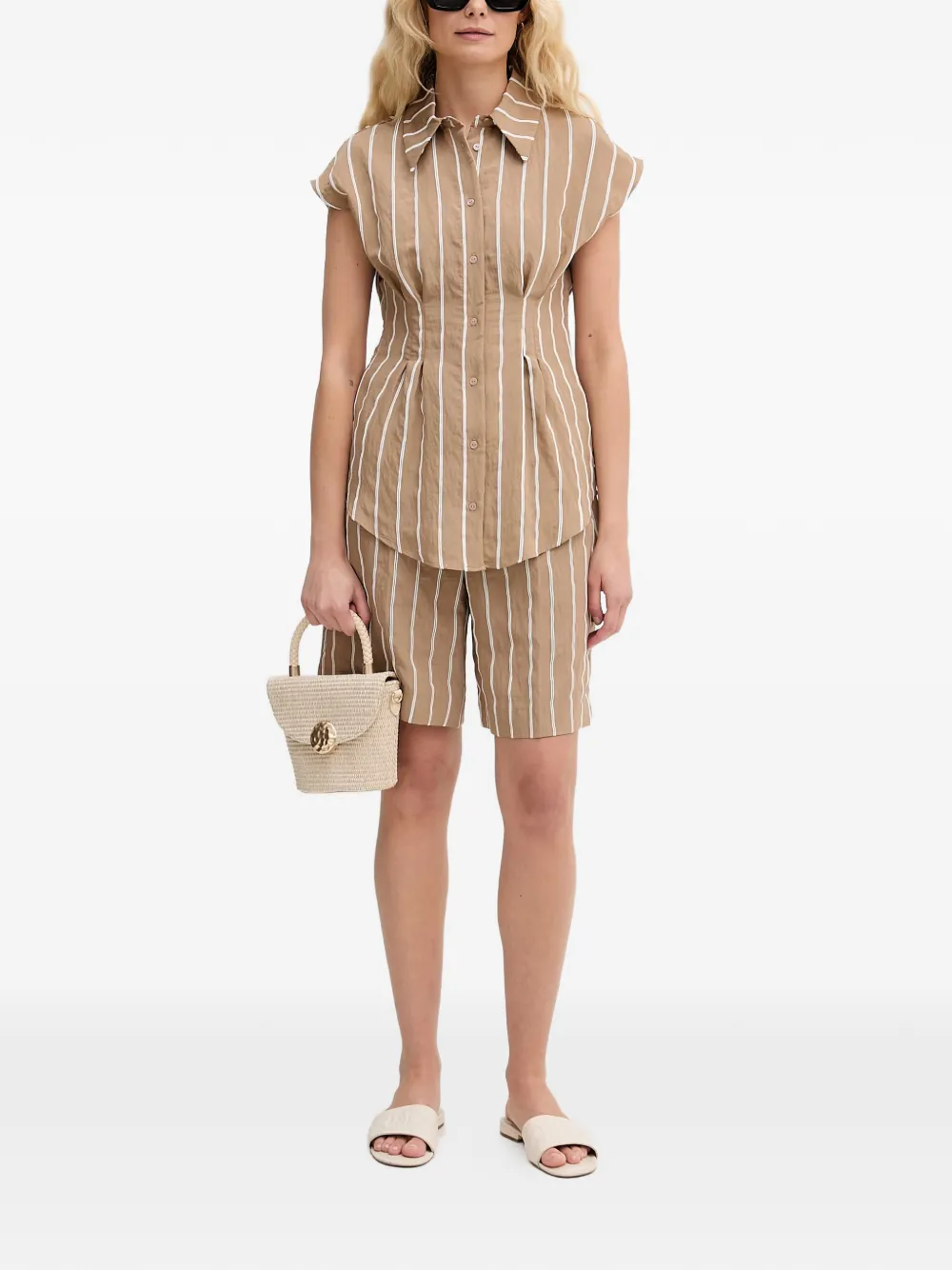 Lola Casademunt Shorts met trekkoordtaille Beige