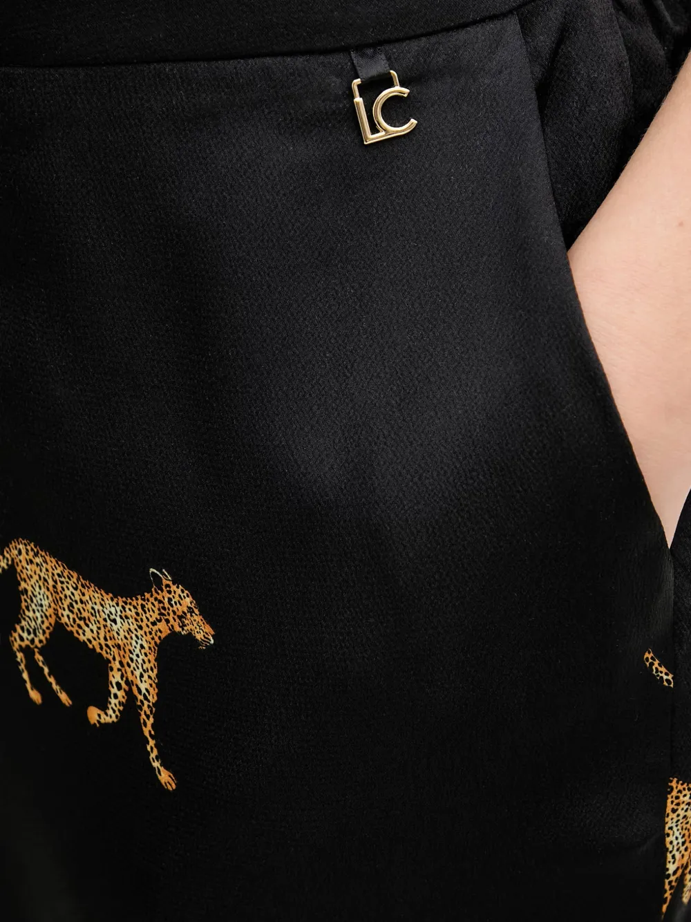 Lola Casademunt Broek met luipaardprint en trekkoord Zwart