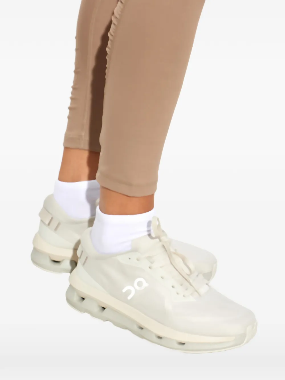 On Cloudz e sneakers Beige