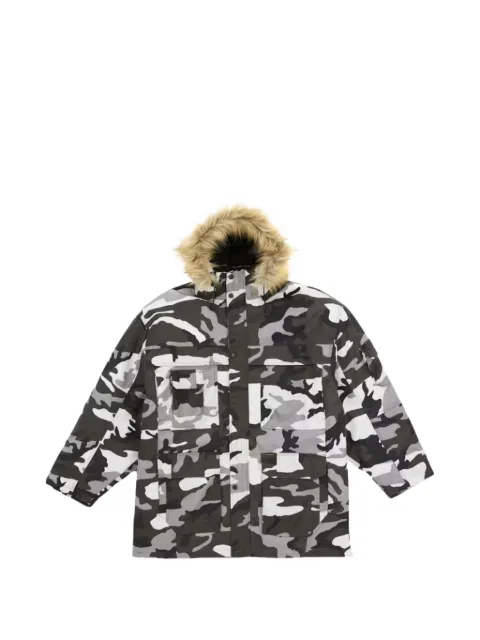 Supreme جاكيت 'كوردورا سوركايل' بطبعة كاموفلاج