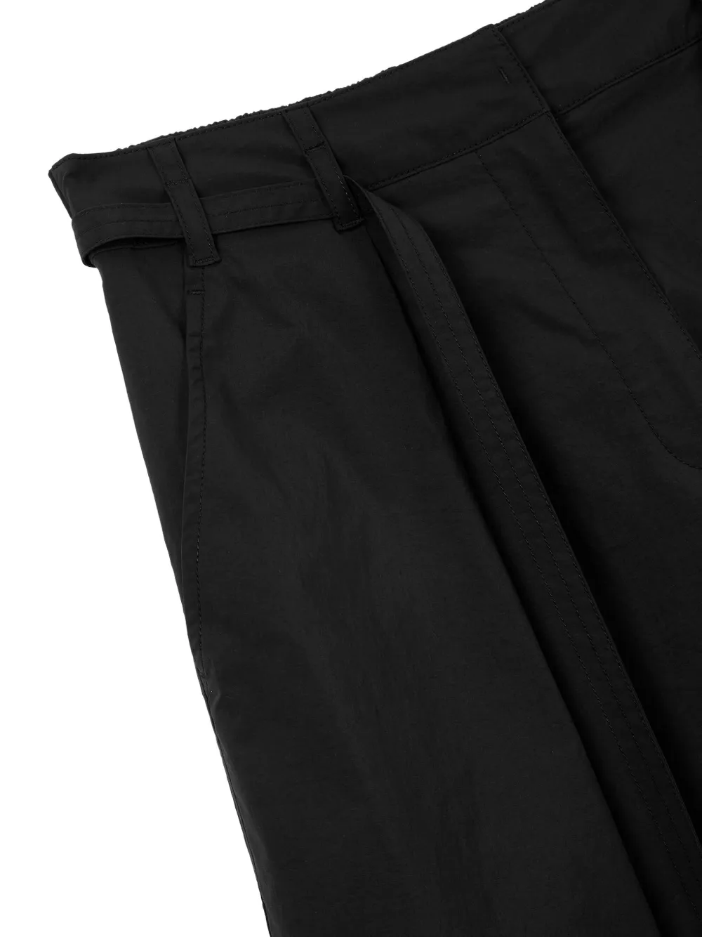 TOMBOY Geplooide shorts met ceintuur Zwart