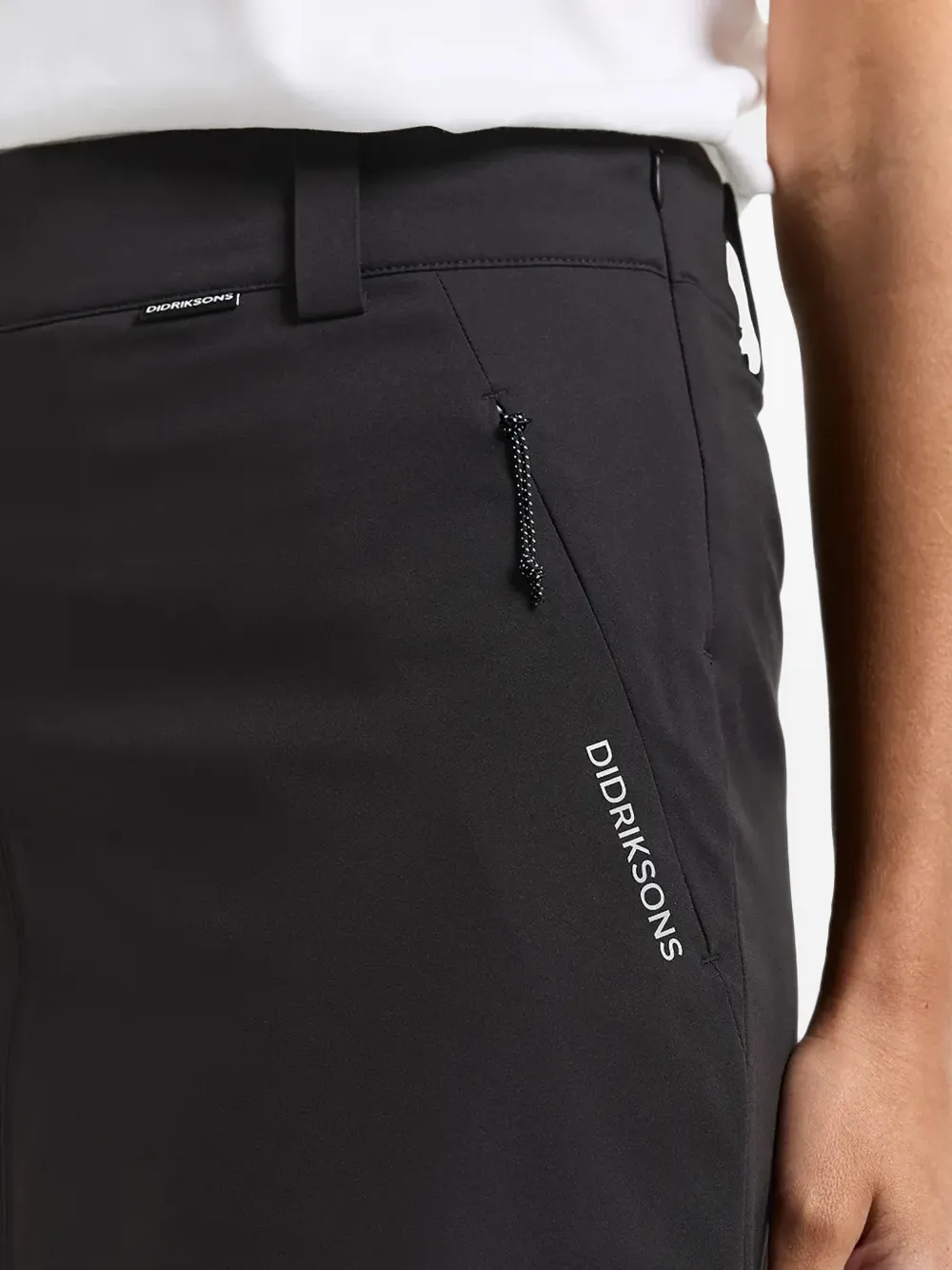 Didriksons Paulina mini-rok met logoprint en ritszak Zwart
