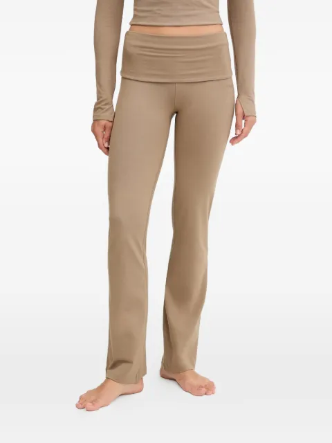 Casall pants acampanados con logo bordado