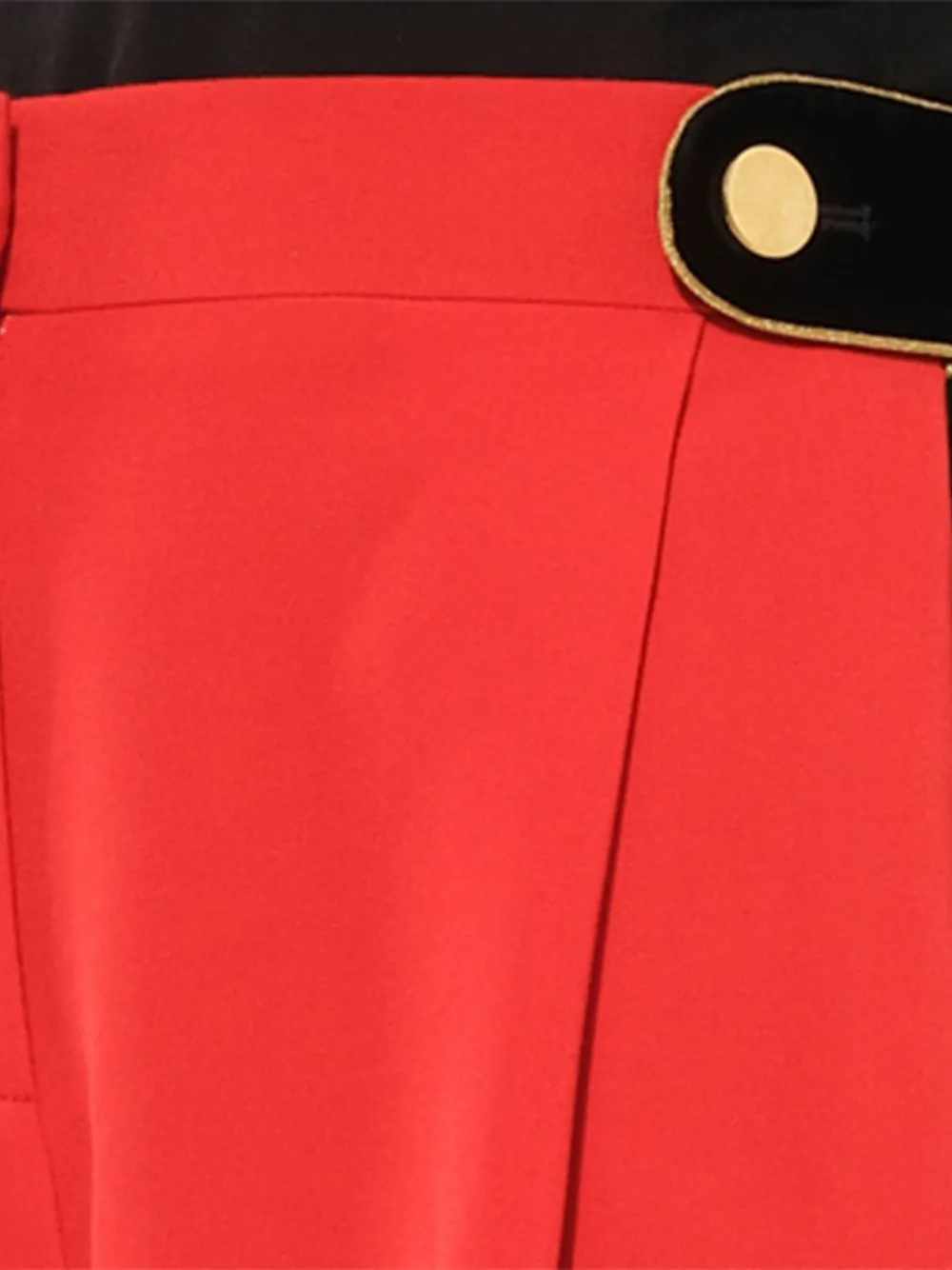 Givenchy Shorts met fluwelen afwerking en knoopdetail Rood