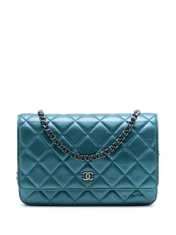 CHANEL Pre-Owned 2017-2018 CC Quilted Metallic Lambskin Wallet On