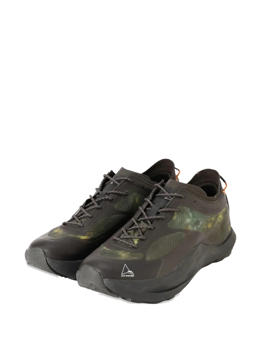 and Wander x ROA low-top sneakers met camouflageprint Zwart