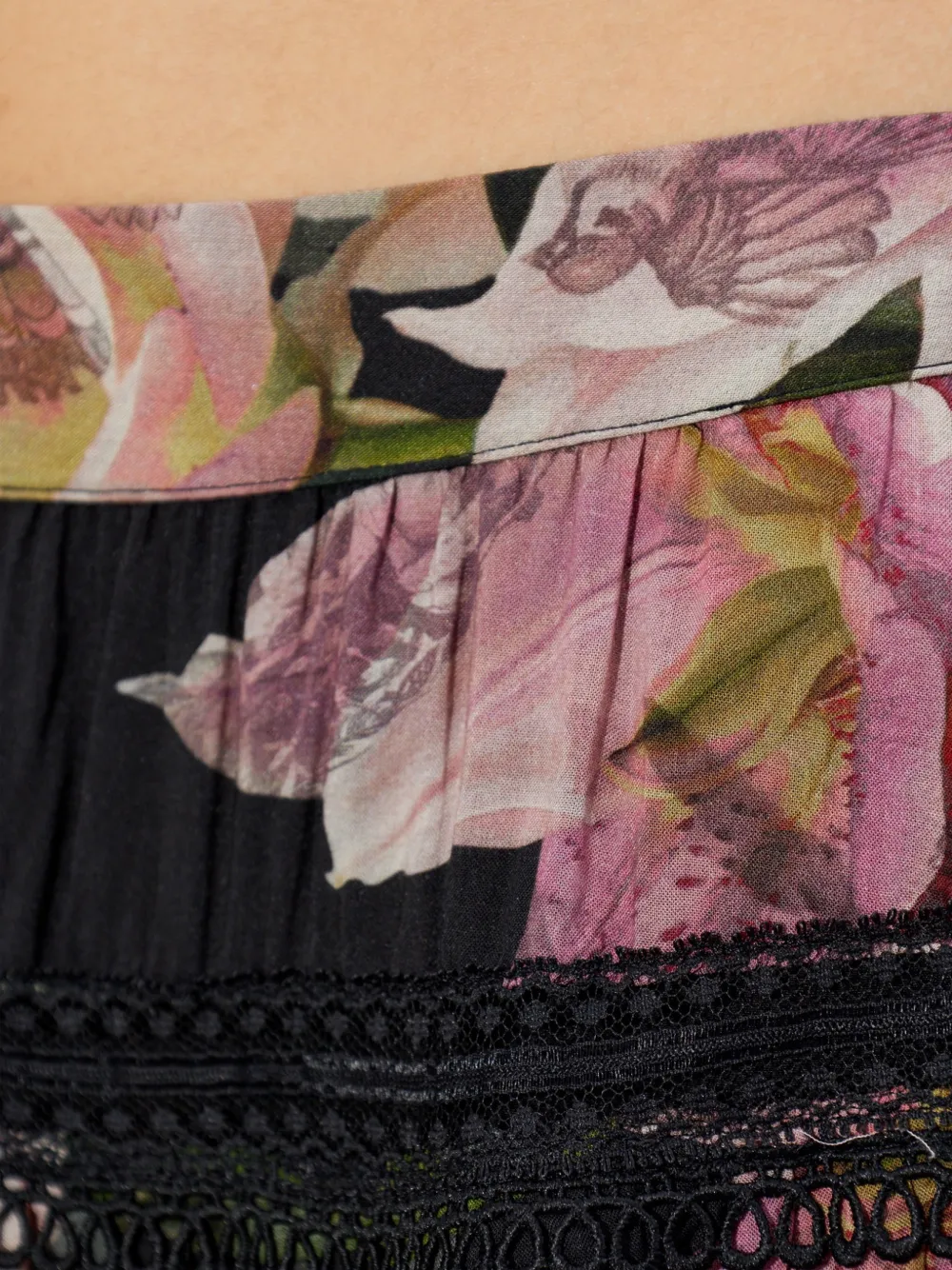 AllSaints Zora gelaagde mini-rok met bloemenprint Zwart