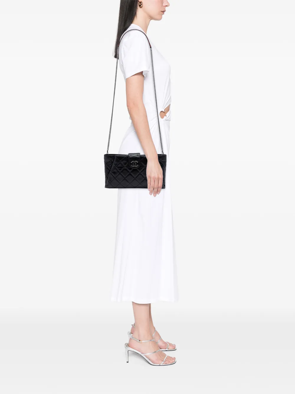 Chanel Pre-owned 2014-2015 Quilted Glazed Calfskin Coco Pleats Chain Clutch Crossbody Bag in Black, view 2