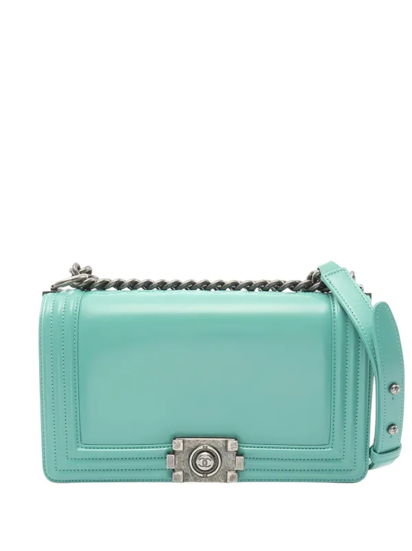 Chanel Pre-owned 2015-2016 Old Medium Calfskin Boy Flap Shoulder Bag in Green