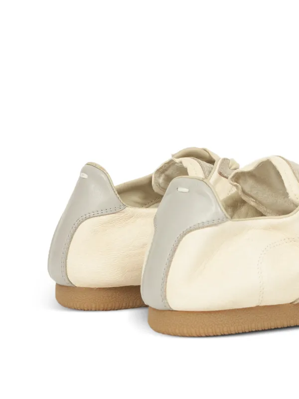 Maison MargielaのReplicaスニーカー　 ベージュ Maison Margiela Replica Soft Sneakers | Neutrals | FARFETCH