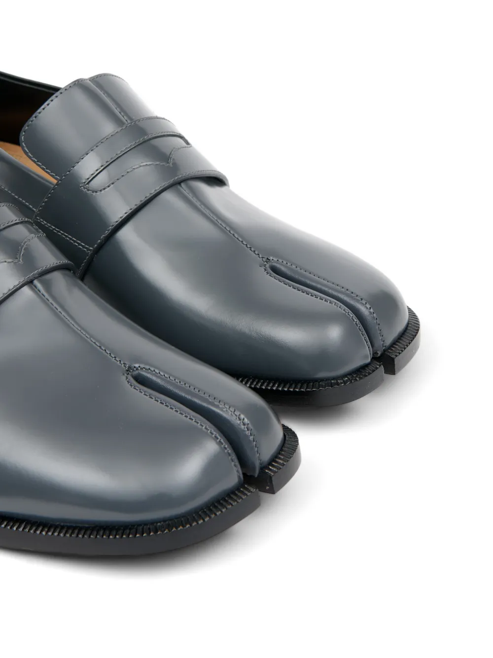 Maison Margiela Tabi leather loafers Grijs