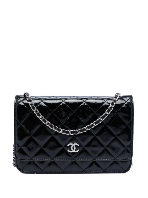 CHANEL Pre-Owned bolsa crossbody Wallet On Chain de charol capitonada con logo CC 2010-2011