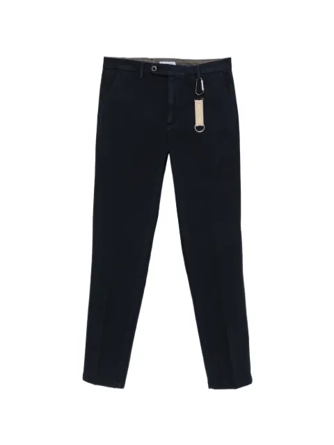 Manuel Ritz Chino mit diagonaler Tasche