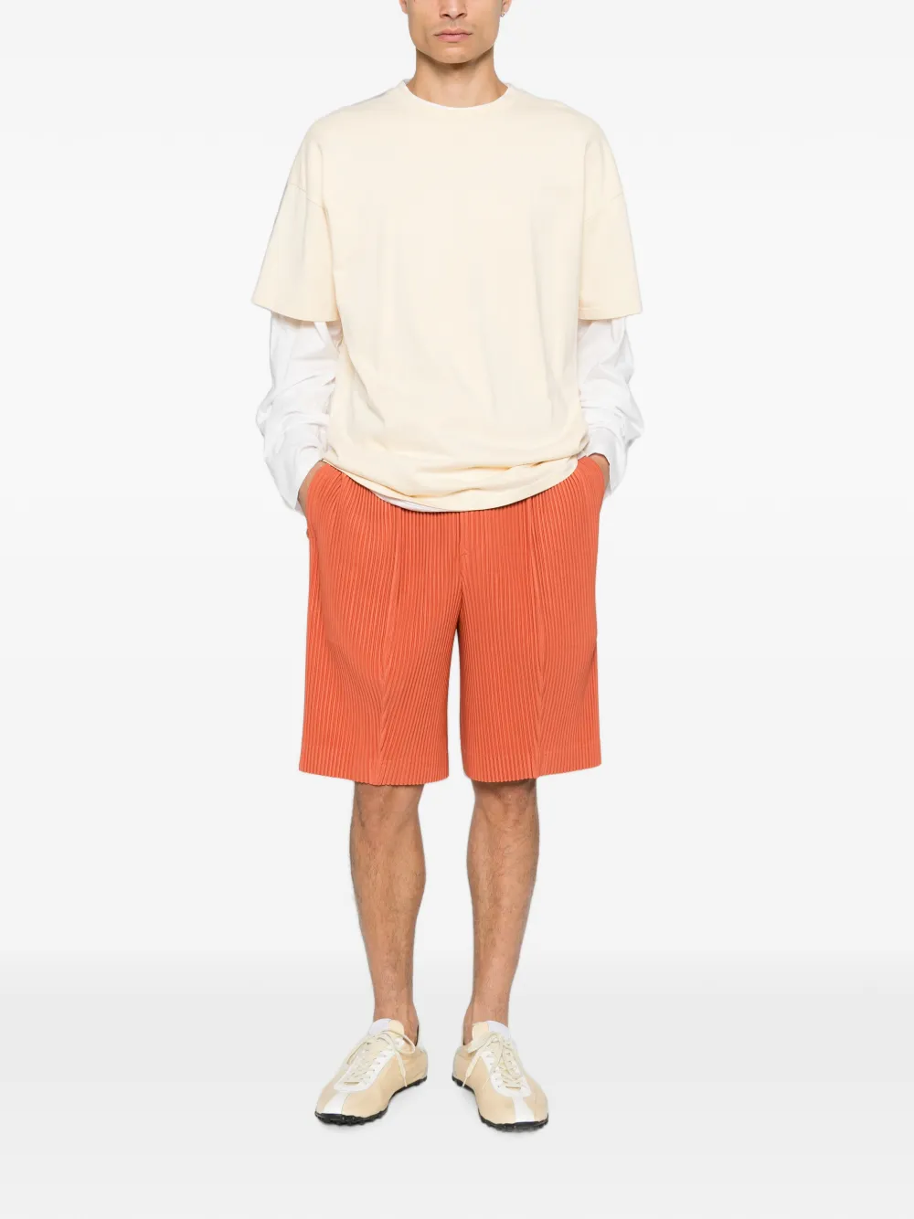 Homme Plissé Issey Miyake Monthly Colors geplooide shorts Oranje